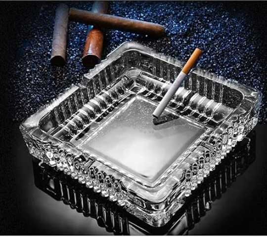 CENICERO DE CRISTAL CUADRADO
